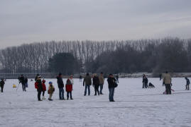 Heimatverein Warendorf: Wintervergnügen auf dem Eis des Emssees