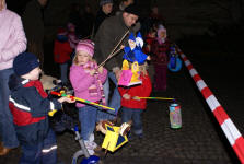 Sankt Marien in Warendorf: Martins-Spiel auf dem Kirchplatz